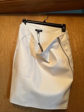 Express Women’s White Faux Leather Asymmetrical Zip Skirt NWT- Size 14